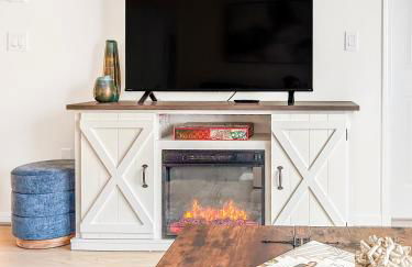 Modern and Comfy-2BR 2BA with pool access - ground floor, Near Outlets & Beaches - Foto 23