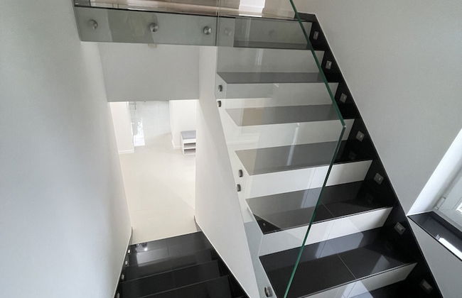 Modern House with Garden - Photo 29