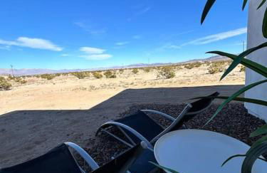 Serene Modern Home Backdoor with great WiFi, games, movies, patio seating and bbq Easy Access to North Joshua Tree National Park in 10 minutes - Foto 27