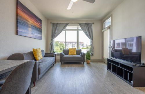 Top Floor City Views! King Bed Pool Gym Free Parking - Foto 8