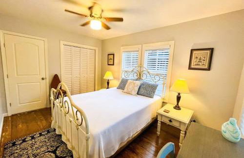 Unwind & Relax at Azalea Cottage on Bayou - Foto 15