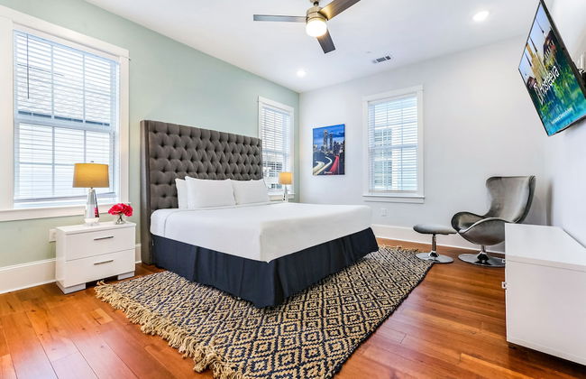 Spacious 5 BR Retreat with Pool - Near It All - Foto 10