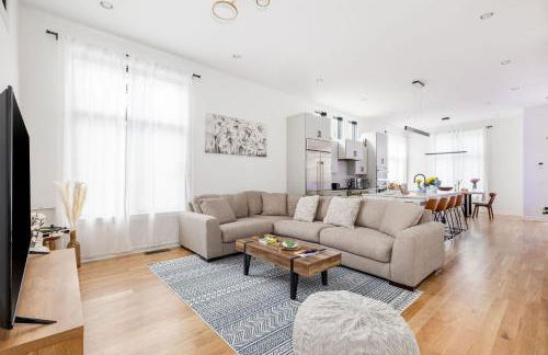 Extra Spacious 4 Bed / 4.5 Bath Music Row Home - Foto 1