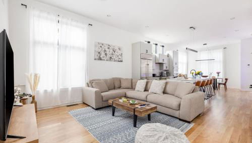 Extra Spacious 4 Bed / 4.5 Bath Music Row Home - Foto 1