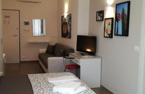 Metro Apartment - Photo 17