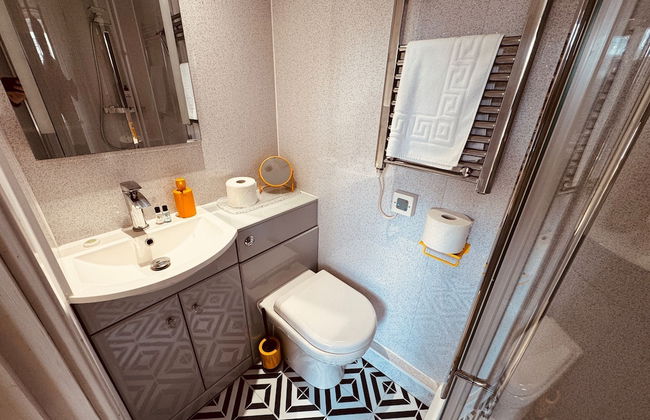 Luxury Adult-only 2-bedroom Bungalow With Hot Tub - Foto 25