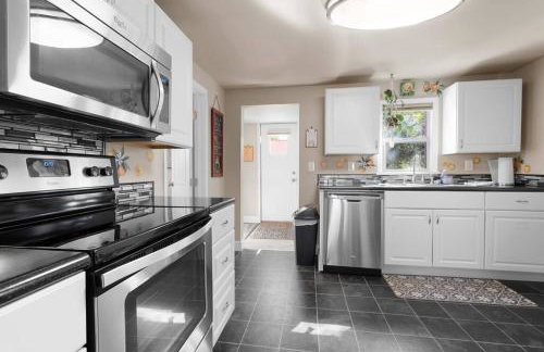 Charming and Cozy Private Home Walking Distance to Downtown - Foto 25