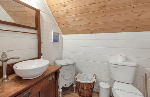 Riverfront Cabin in Crumpler-- Sleeps 6, 30 Mins to West Jefferson - Foto 30