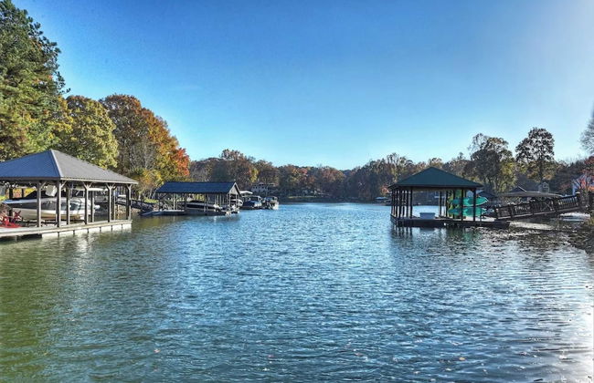Lakefront Home Private Dock, Tiki Bar, Firepit Shore to Please by Avantstay - Foto 22