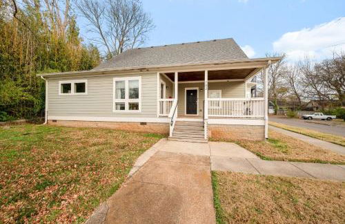 *NEW* Charm on Church ~ Cozy, Modern, Downtown Apt - Foto 48