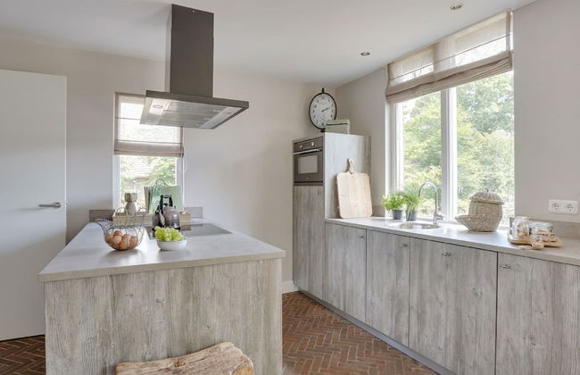 Holiday Home With a Terrace at Bedafse Bergen - Photo 4