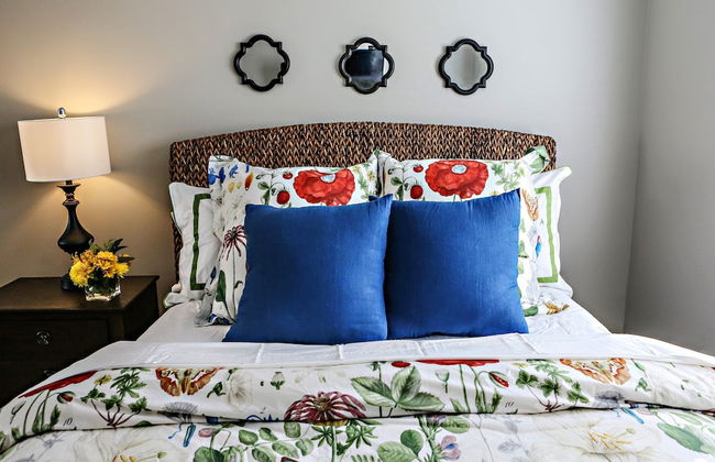 Adorable 3 Bedroom 2 Bath Home - Photo 3