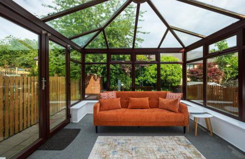 LANGLEY HOUSE Free Parking central LOCATION 5 bed all double with smart TV 3 BATHROOMS Loved by TRADES teams ideal for LONG STAYS contact langley cottages and apartments - Foto 12