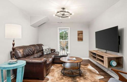 Stone Cottage 3 Bedroom Getaway - Stroll to DT Franklin - Historic Blakely House - Foto 28