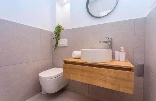 VILLA ALMIC with heated pool, 5 bedrooms, Gaming room, a multi-use playground court - Photo 23