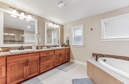 Spacious family and kids friendly house with backyard, fireplace, grill perfect for work crews - Foto 9