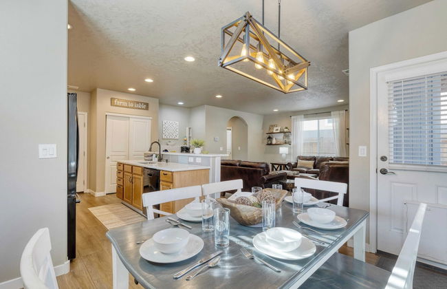 Old Mill Getaway by Avantstay Private Backyard w/ Hot Tub - Foto 12