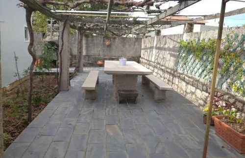 Charming House in Parada with Large Garden - Foto 41