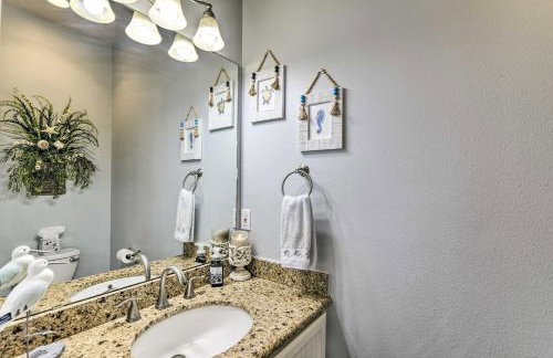 Group Getaway with Deck, Steps to Crystal Beach! - Foto 28