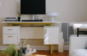 Huge Projector and Designated Workspace, Near Wrigley - Photo 3