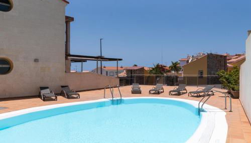 Cozy 2BR Retreat With Big Terrace, Peaceful Stay Minutes Away From the Beach - Foto 3