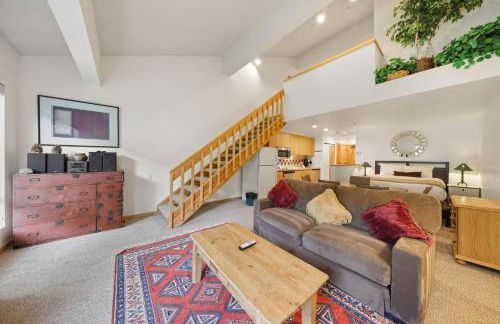 Palisades Tahoe Lodge Rentals Studio Loft #345 - Foto 1