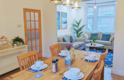 Seaside Escapes - with relaxing hot tub! - Foto 13