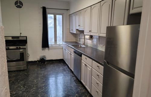 Two-Bedroom Home 25 min to NYC Free parking-UNIT-1 - Foto 8