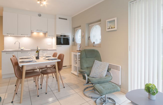 2 bedroom Apartment in Bredene with swimming pool and garden - Photo 11