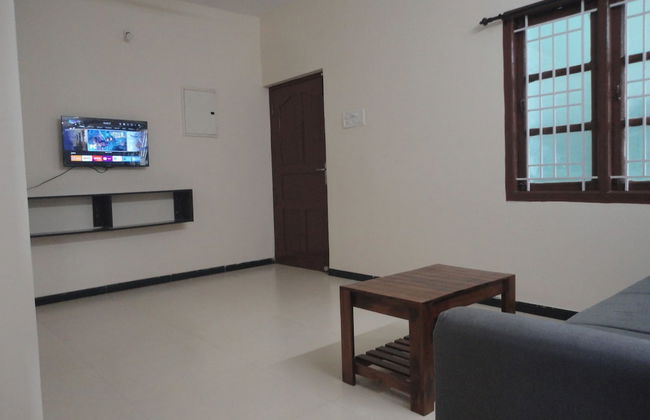 Sanvika Hotels & Service Apartments - Photo 8