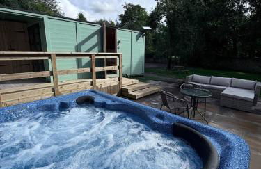 Shepherds Hut with Hot Tub - Foto 6