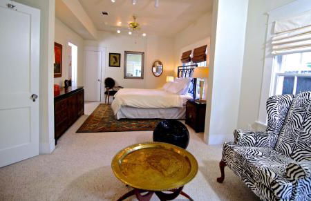 Refuge in the Heart of Montrose - Photo 9