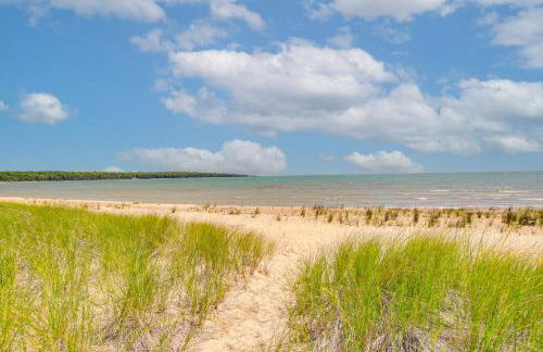 Serene Washington Island Getaway with Private Beach! - Photo 2