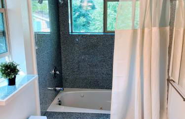 Contemporary House with Ocean View Decks - Foto 25