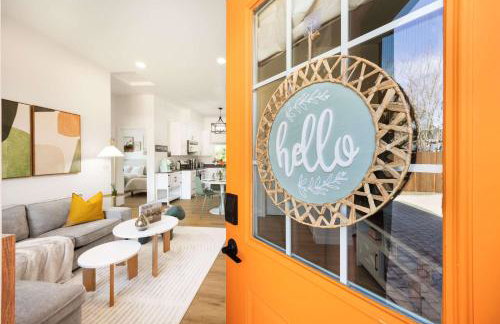 2025 Built Single-Level 2BR Serene Home with 2 AC - Foto 8