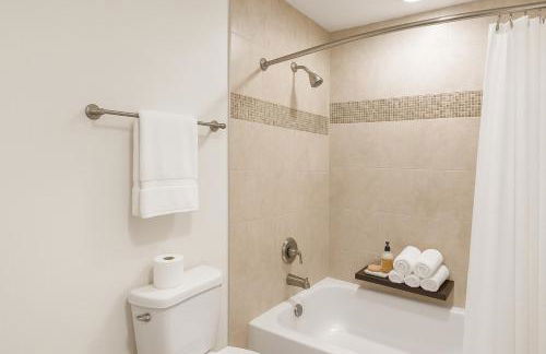 KINGbed resort style pool gym nearTheHeights - Foto 12