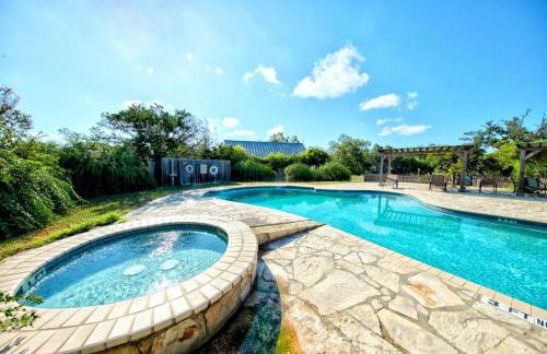 1800's Antique Log Cabin with Modern Amenities near Fredericksburg and Kerrville, Texas - Photo 33