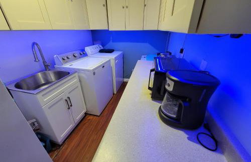 3 bedroom guest suite first floor unit with nice patio area right next to the MrC Hotel 10 minutes from Rodeo Drive Washer Dryer WIFI and more - Foto 9