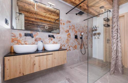 Villa Melary with Pool and Jacuzzi - Photo 24