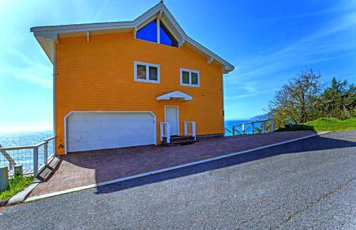Amazing Oceanview 2 bedroom Oceanfront! by OceanviewHotTubs Shelter Cove, CA Tesla EV Station - Foto 10