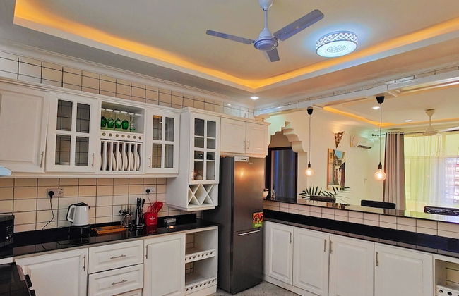 AYAA LUXURY APARTMENT 4TH FLOOR - Photo 11