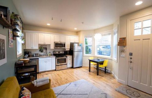 Adorable Cozy House with Parking and Loft! - Foto 32