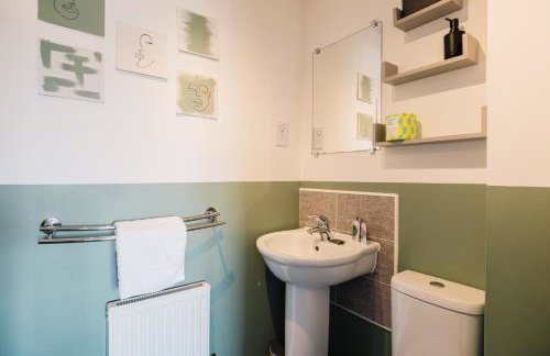 Beautiful 3 Bedroom Home Near Worcester - Photo 50