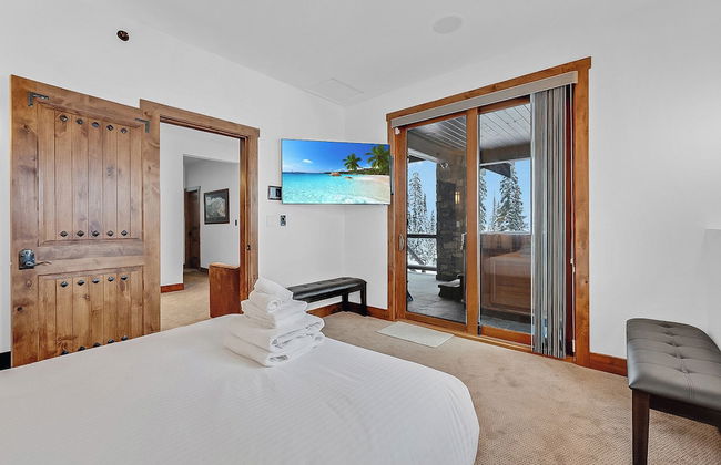 Inuksuk Lodge 4800 sq ft of Excellence - Photo 13