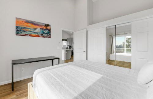 Bright Spacious Modern Getaway - Photo 22