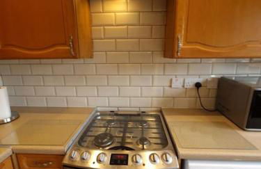 London Luxury 6 Bedroom Family House Sleeps 12 people Parking for 4 Cars Close to tube. - Foto 25