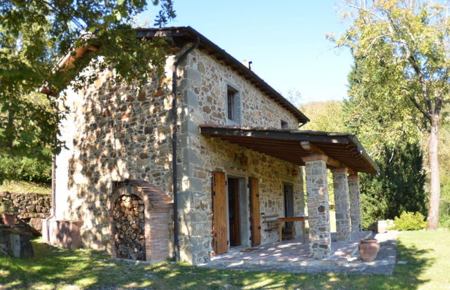 Lovely Cottage in Bagni di Lucca Amidst Fields - Photo 1