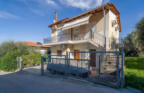 Modern 3 Bed Home with Balconies and Sea Access - Foto 44