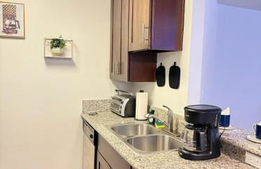 Hollywood Blvd Studio FREE DESIGNATED PARKING & WIFI - Foto 19