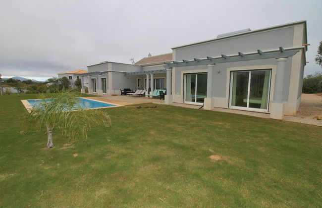 Semi-detached Villa With Pool In Rural Setting - Photo 23